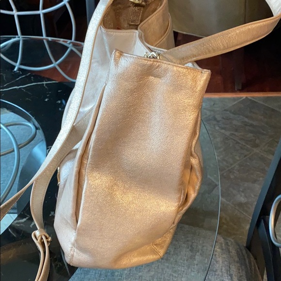 Hobo style gold purse - Picture 2 of 3